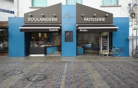 Façade boulangerie bleu noir panneau compact