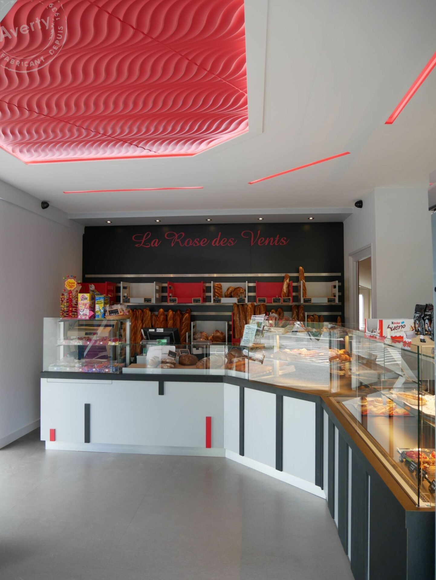Boulangerie pâtisserie plafond déco rouge te gris noir moderne