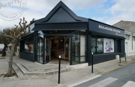façade boulangerie noire
